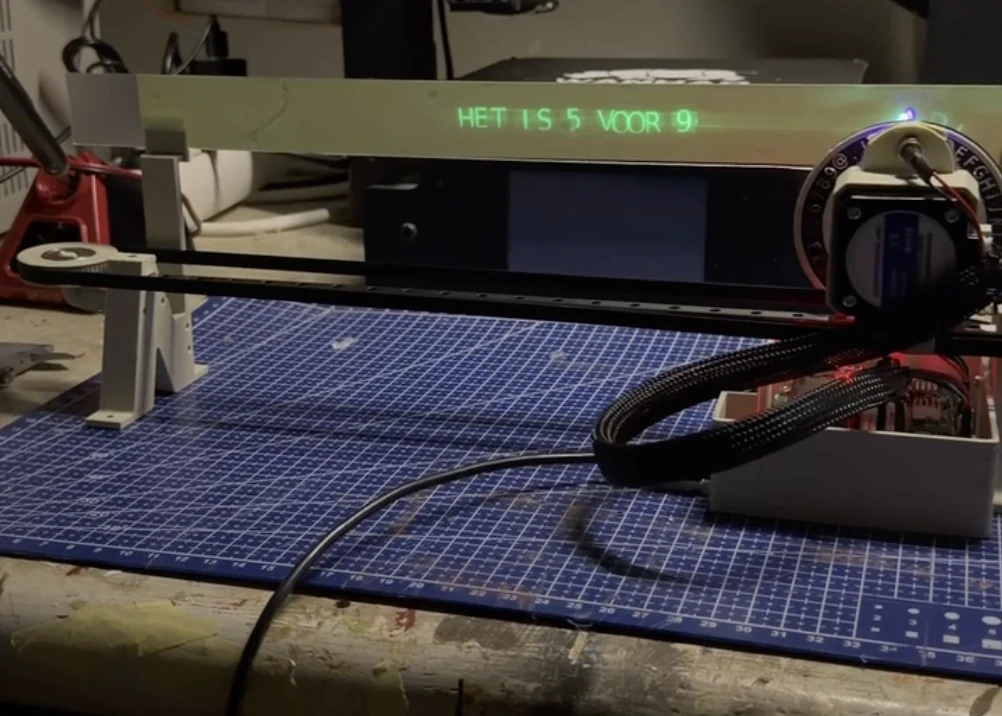 Full glow printer rail during a printing test
